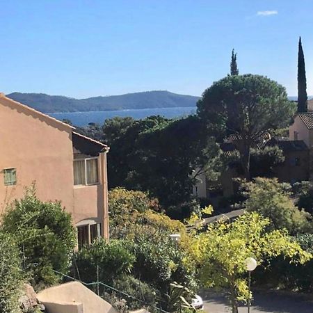 Cavalaire Vue Mer Au Loin Maisonnette Tout Equipee Pour 4 Personnes Avec Piscine Clim Wifi Velos Tv Barbecues المظهر الخارجي الصورة