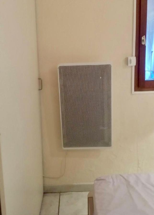 Cavalaire Vue Mer Au Loin Maisonnette Tout Equipee Pour 4 Personnes Avec Piscine Clim Wifi Velos Tv Barbecues المظهر الخارجي الصورة