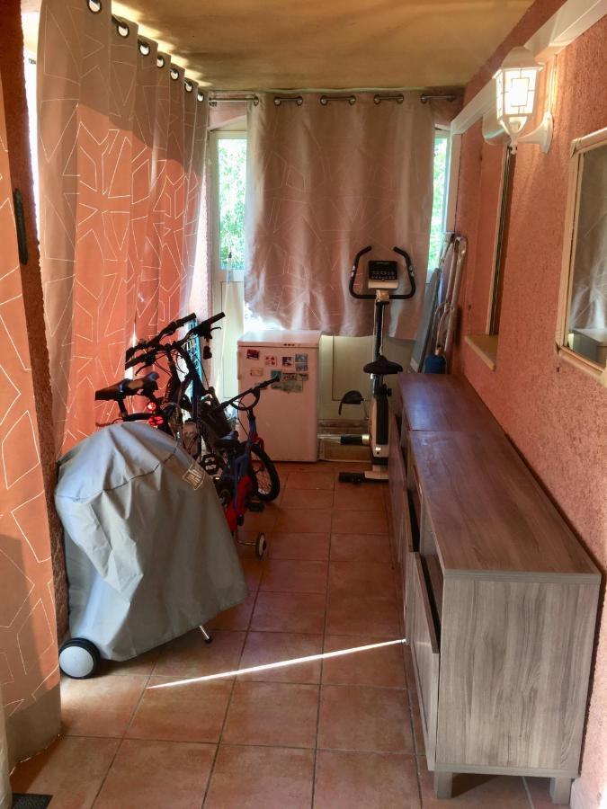 Cavalaire Vue Mer Au Loin Maisonnette Tout Equipee Pour 4 Personnes Avec Piscine Clim Wifi Velos Tv Barbecues المظهر الخارجي الصورة