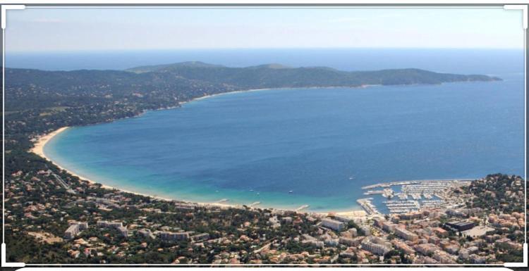 Cavalaire Vue Mer Au Loin Maisonnette Tout Equipee Pour 4 Personnes Avec Piscine Clim Wifi Velos Tv Barbecues المظهر الخارجي الصورة