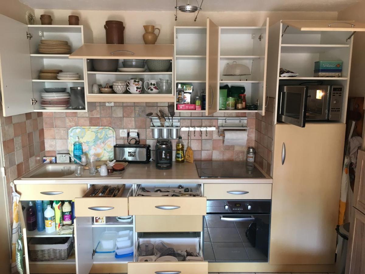 Cavalaire Vue Mer Au Loin Maisonnette Tout Equipee Pour 4 Personnes Avec Piscine Clim Wifi Velos Tv Barbecues المظهر الخارجي الصورة
