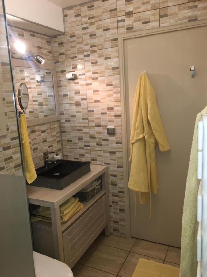 Cavalaire Vue Mer Au Loin Maisonnette Tout Equipee Pour 4 Personnes Avec Piscine Clim Wifi Velos Tv Barbecues المظهر الخارجي الصورة