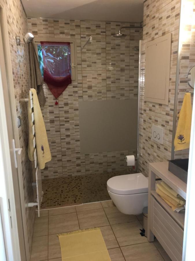 Cavalaire Vue Mer Au Loin Maisonnette Tout Equipee Pour 4 Personnes Avec Piscine Clim Wifi Velos Tv Barbecues المظهر الخارجي الصورة