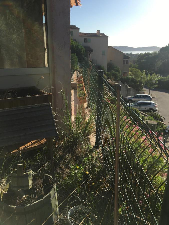 Cavalaire Vue Mer Au Loin Maisonnette Tout Equipee Pour 4 Personnes Avec Piscine Clim Wifi Velos Tv Barbecues المظهر الخارجي الصورة