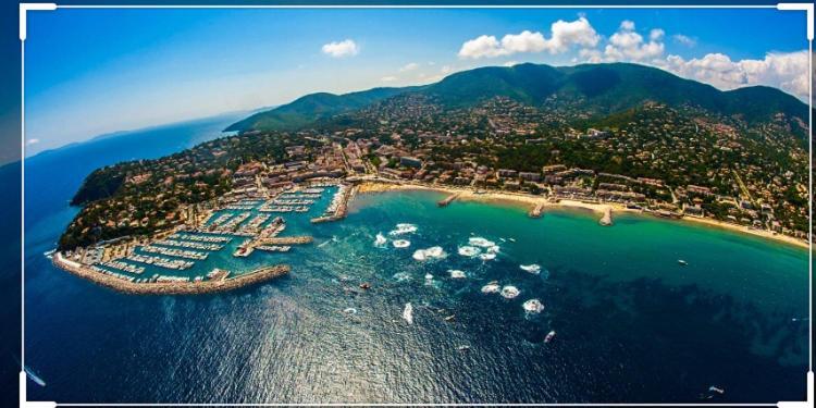 Cavalaire Vue Mer Au Loin Maisonnette Tout Equipee Pour 4 Personnes Avec Piscine Clim Wifi Velos Tv Barbecues المظهر الخارجي الصورة