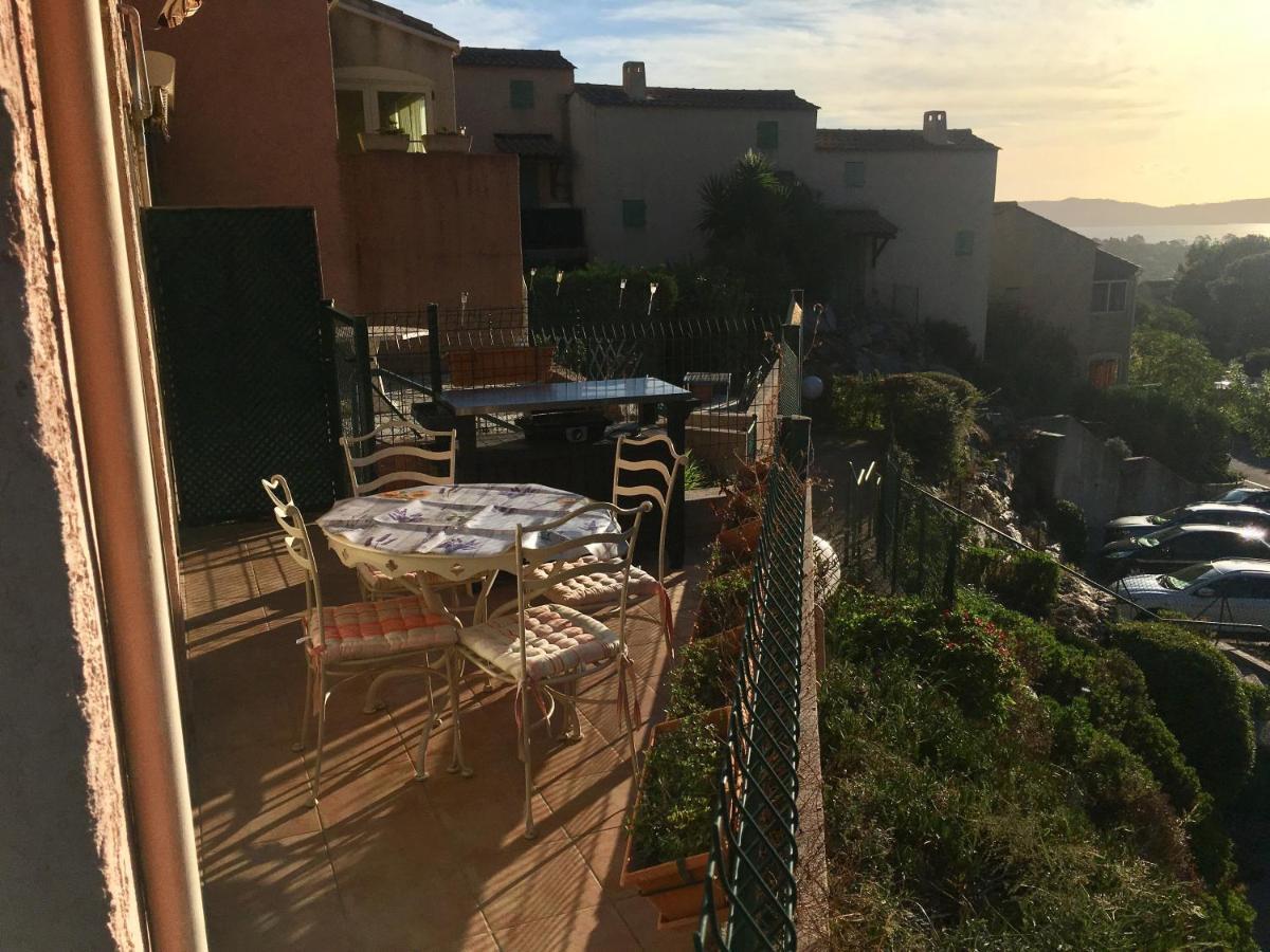 Cavalaire Vue Mer Au Loin Maisonnette Tout Equipee Pour 4 Personnes Avec Piscine Clim Wifi Velos Tv Barbecues المظهر الخارجي الصورة