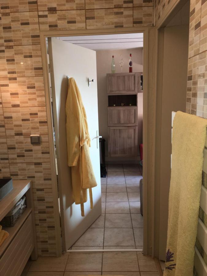 Cavalaire Vue Mer Au Loin Maisonnette Tout Equipee Pour 4 Personnes Avec Piscine Clim Wifi Velos Tv Barbecues المظهر الخارجي الصورة